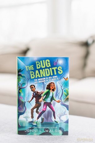 The Bug Bandits: The Museum Is Her Home. Her Mission Is to Save It. - Jenni L Walsh [KSIĄŻKA]