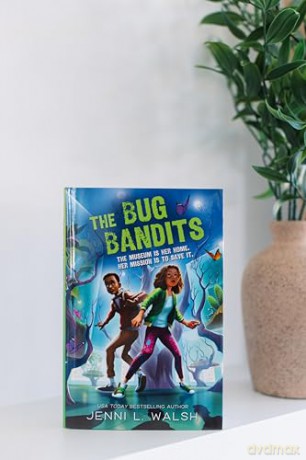 The Bug Bandits: The Museum Is Her Home. Her Mission Is to Save It. - Jenni L Walsh [KSIĄŻKA]