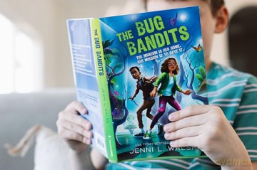 The Bug Bandits: The Museum Is Her Home. Her Mission Is to Save It. - Jenni L Walsh [KSIĄŻKA]