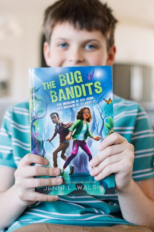 The Bug Bandits: The Museum Is Her Home. Her Mission Is to Save It. - Jenni L Walsh [KSIĄŻKA]