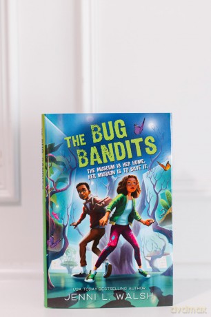 The Bug Bandits: The Museum Is Her Home. Her Mission Is to Save It. - Jenni L Walsh [KSIĄŻKA]