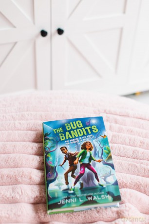 The Bug Bandits: The Museum Is Her Home. Her Mission Is to Save It. - Jenni L Walsh [KSIĄŻKA]