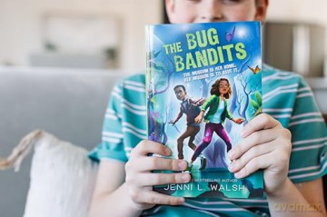 The Bug Bandits: The Museum Is Her Home. Her Mission Is to Save It. - Jenni L Walsh [KSIĄŻKA]