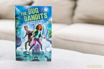 The Bug Bandits: The Museum Is Her Home. Her Mission Is to Save It. - Jenni L Walsh [KSIĄŻKA]