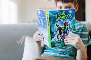 The Bug Bandits: The Museum Is Her Home. Her Mission Is to Save It. - Jenni L Walsh [KSIĄŻKA]