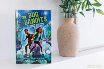 The Bug Bandits: The Museum Is Her Home. Her Mission Is to Save It. - Jenni L Walsh [KSIĄŻKA]