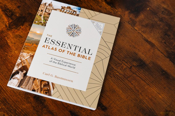 The Essential Atlas of the Bible: A Visual Experience of the Biblical World (NIV Application Commentary Resources) - Carl G. Rasmussen [KSIĄŻKA]