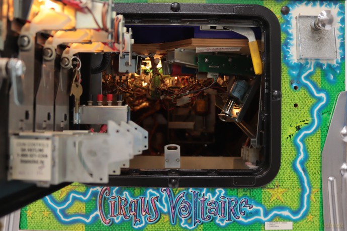 Cirqus Voltaire Flipper