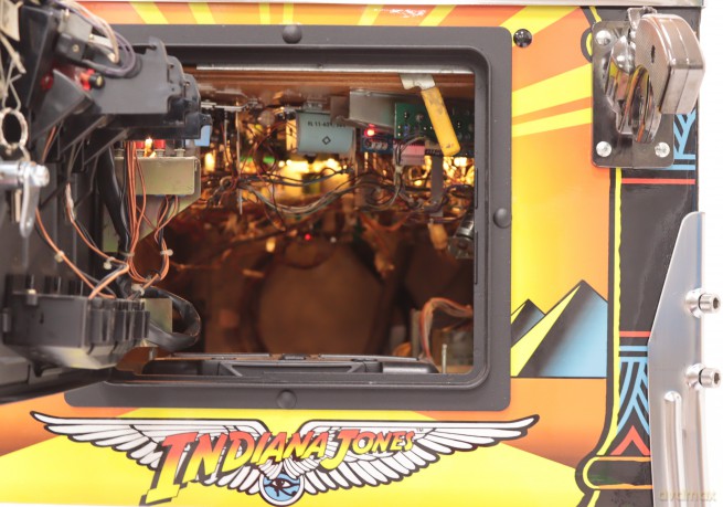 Indiana Jones: The Pinball Adventure Flipper