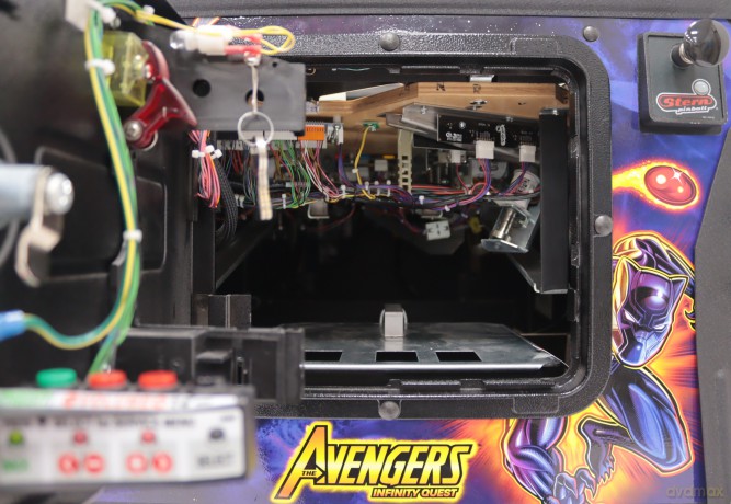 Avengers The Infinity Quest Premium Flipper