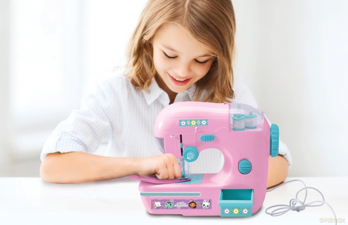 Lexibook - Gabby's Dollhouse Sewing Machine (SW100GDH)