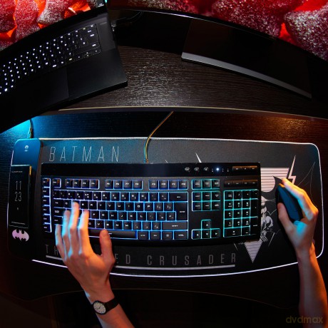 Numskull Batman - Oversize Gaming Mat & Mobile Charger