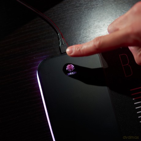 Numskull Batman - Oversize Gaming Mat & Mobile Charger