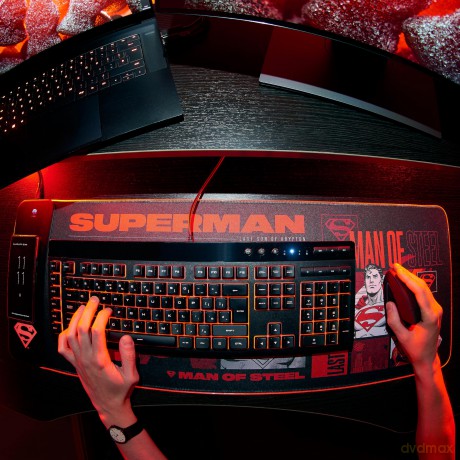 Numskull Superman - Oversize Gaming Mat & Mobile Charger