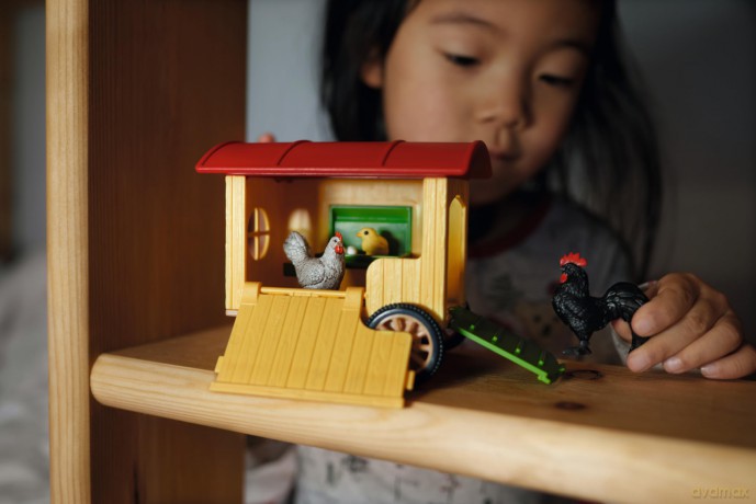 Schleich - Farm World - Mobile Chicken Coop (42572)