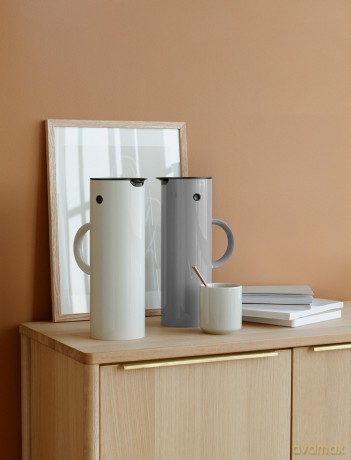 Stelton - EM77 Vacuum Jug 1 L (Sand)