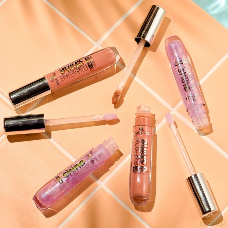 essence Lip gloss with a wet effect Extreme Shine (Volume Lip Gloss) 5 ml - Shade: 10 Sparkling Purple