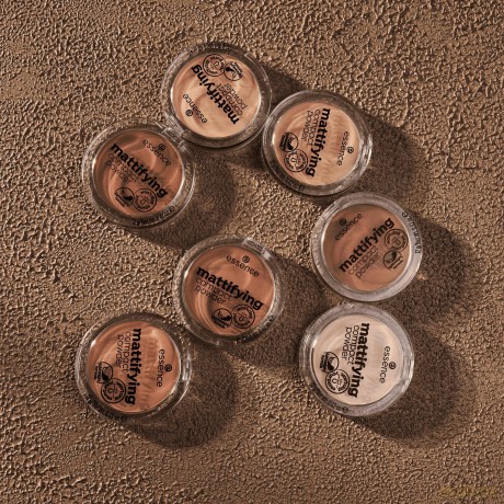 essence Mattifying Compact Powder 12 g - Shade: 02 Soft Beige