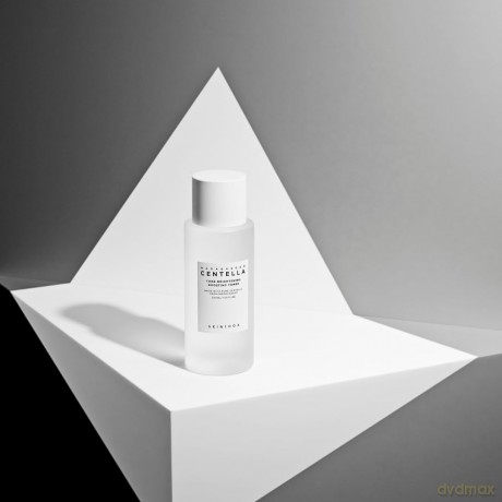 SKIN1004 Madagascar Centella Tone Brightening Boosting Toner 210 ml