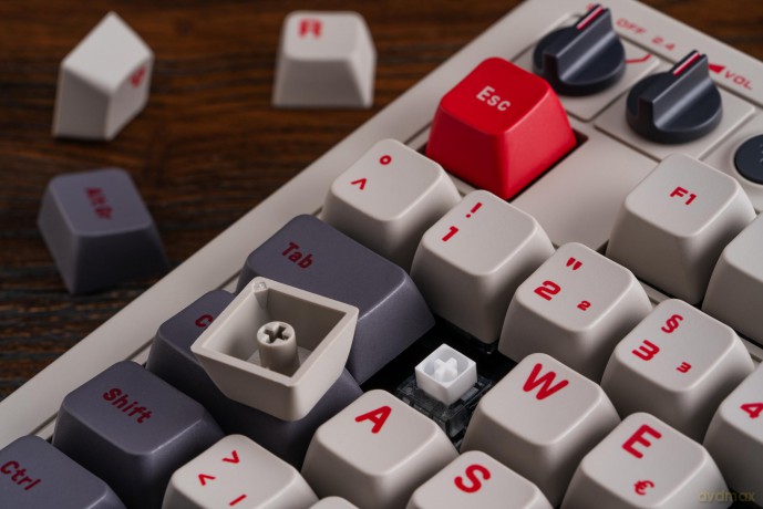 8BitDo Mechanical Keyboard - N Ed. ISO (QWERTZ)