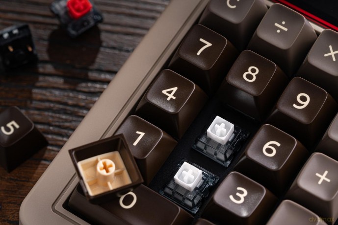 8BitDo Mechanical Numpad C64 Ed.