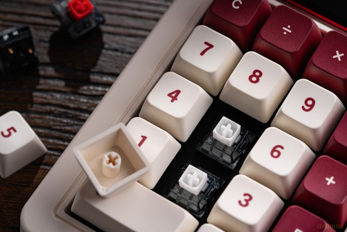 8BitDo Mechanical Numpad Fami Ed.