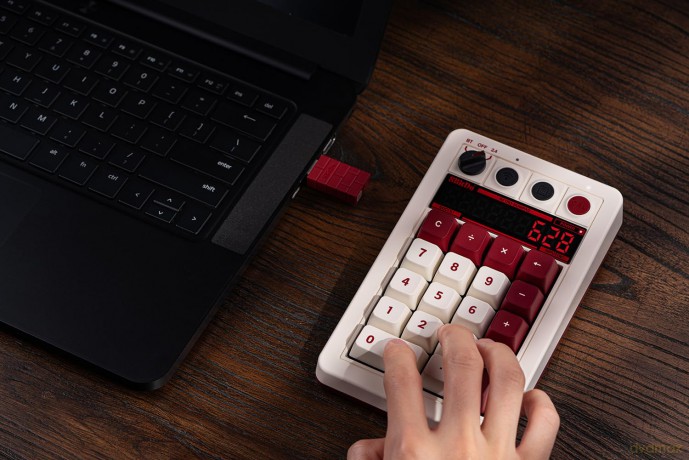 8BitDo Mechanical Numpad Fami Ed.