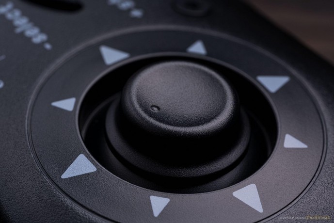 8BitDo NEOGEO Wireless Pad Kyo Kusa