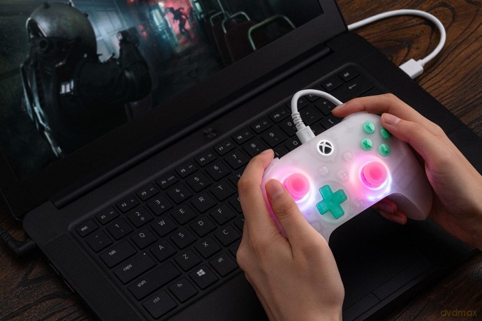 8BitDo Ultimate Mini Wired Xbox Pad clear pink