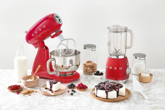 Smeg SMF03RDEU Kitchen machine - red