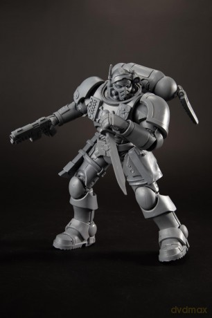 Ultramarines Lieutenant in Phobos Warhammer 40,000 Artist Proof Figurka 18 cm