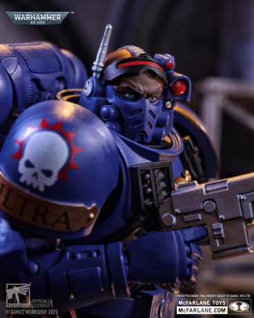 Ultramarines Lieutenant in Phobos Warhammer 40,000 Figurka 18 cm