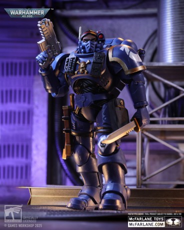 Ultramarines Lieutenant in Phobos Warhammer 40,000 Figurka 18 cm