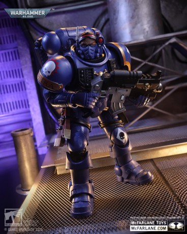 Ultramarines Lieutenant in Phobos Warhammer 40,000 Figurka 18 cm