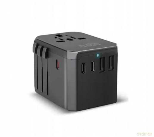 World travel adapter GaN 70W with pouch case