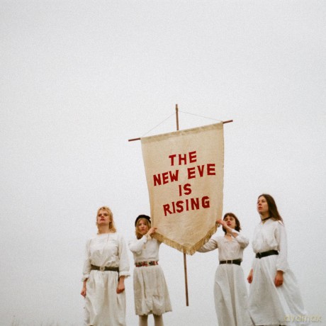 The New Eves: The New Eve Is Rising (Rosy) [Winyl]