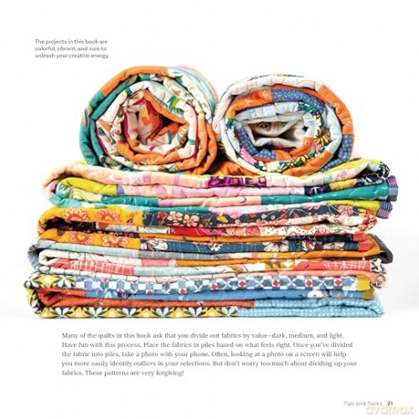 10-Inch Square Quilt Block Book: 40+ Quilt Patterns Using Your Favorite Pre-Cuts - Carolina Moore [KSIĄŻKA]