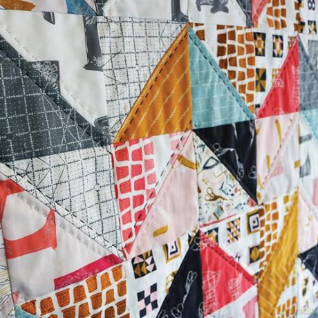 10-Inch Square Quilt Block Book: 40+ Quilt Patterns Using Your Favorite Pre-Cuts - Carolina Moore [KSIĄŻKA]