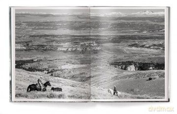 A Ranch Year: Cowboys of the West - Isabelle Arnon [KSIĄŻKA]