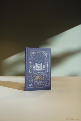 Abiding Wisdom: Prayers Inspired by the Book of Proverbs - Ryan Whitaker Smith [KSIĄŻKA]