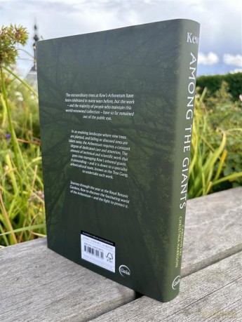 Among the Giants: A Year at Kew's Arboretum - Kew Gardens [KSIĄŻKA]