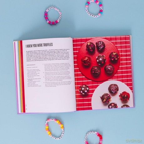 Bake it Off: The ultimate Taylor Swift baking book and Christmas gift for Swifties - Elly McCausland [KSIĄŻKA]