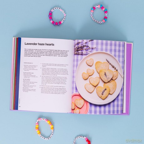 Bake it Off: The ultimate Taylor Swift baking book and Christmas gift for Swifties - Elly McCausland [KSIĄŻKA]