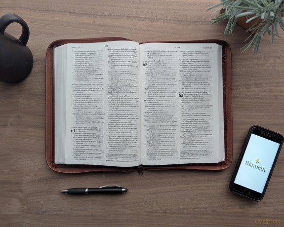 Biblia ultrafina NTV, letra grande de z per con Filament - Tyndale House [KSIĄŻKA]