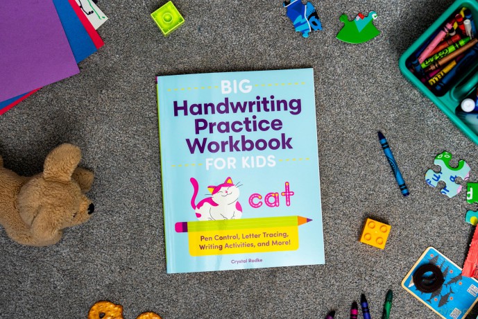 Big Handwriting Practice Workbook for Kids: Pen Control, Letter Tracing, Writing Activities, and More! - Crystal Radke [KSIĄŻKA]