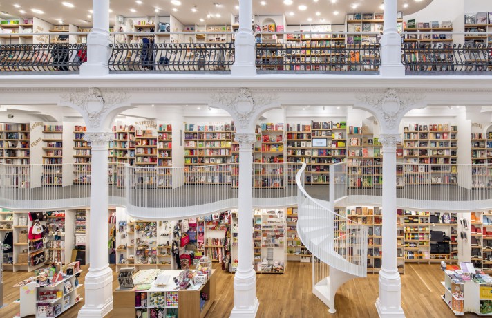 Bookstores of the World: The Ultimate Around-the-world Tour for Bibliophiles and Bookshop Lovers - Jean-Yves Mollier [KSIĄŻKA]
