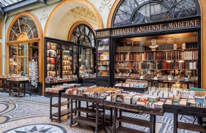Bookstores of the World: The Ultimate Around-the-world Tour for Bibliophiles and Bookshop Lovers - Jean-Yves Mollier [KSIĄŻKA]