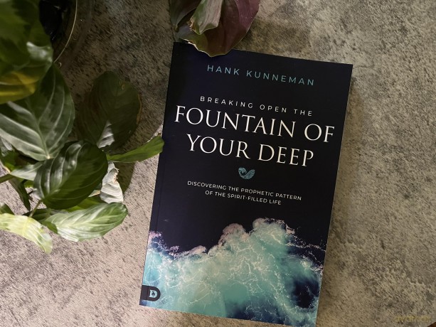 Breaking Open the Fountain of Your Deep: Discovering the Prophetic Pattern of the Spirit-Filled Life - Hank Kunneman [KSIĄŻKA]