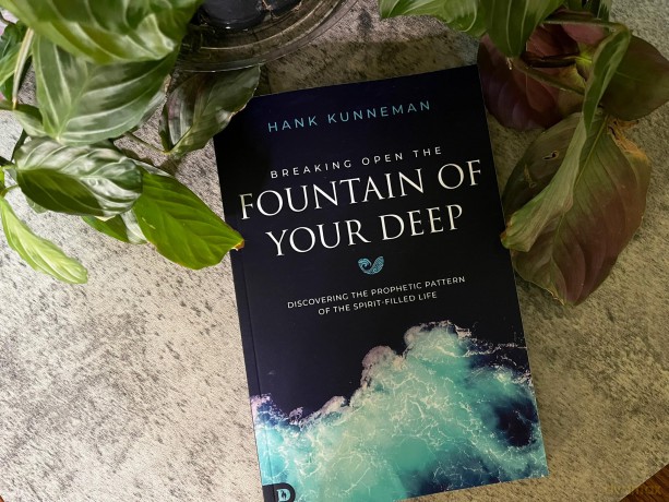 Breaking Open the Fountain of Your Deep: Discovering the Prophetic Pattern of the Spirit-Filled Life - Hank Kunneman [KSIĄŻKA]