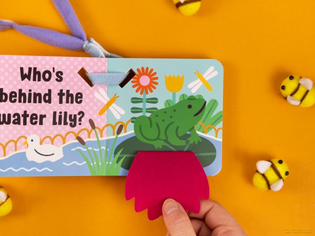 Buggy Book with Felt Flaps - In the Park | Chunky Pram Book for Babies | 6 Spreads of Bright Park Scenes [KSIĄŻKA]